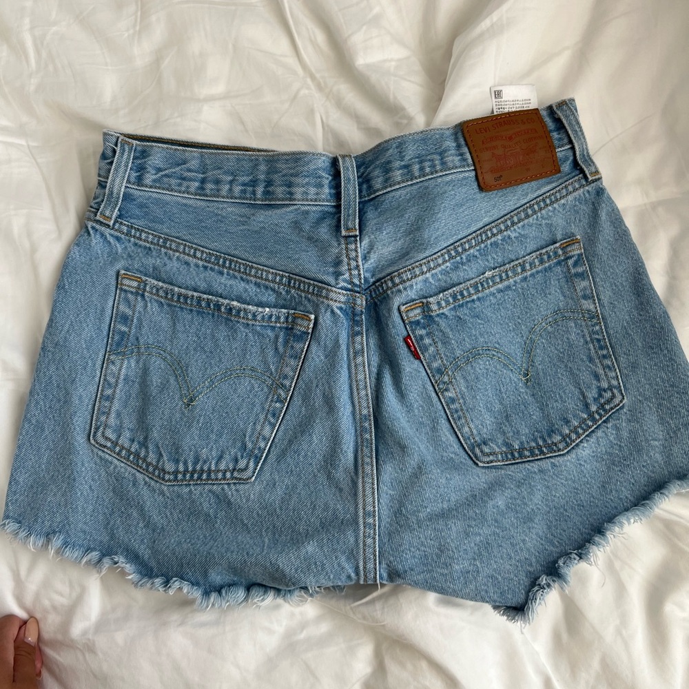 Levi’s 501 shorts size 28